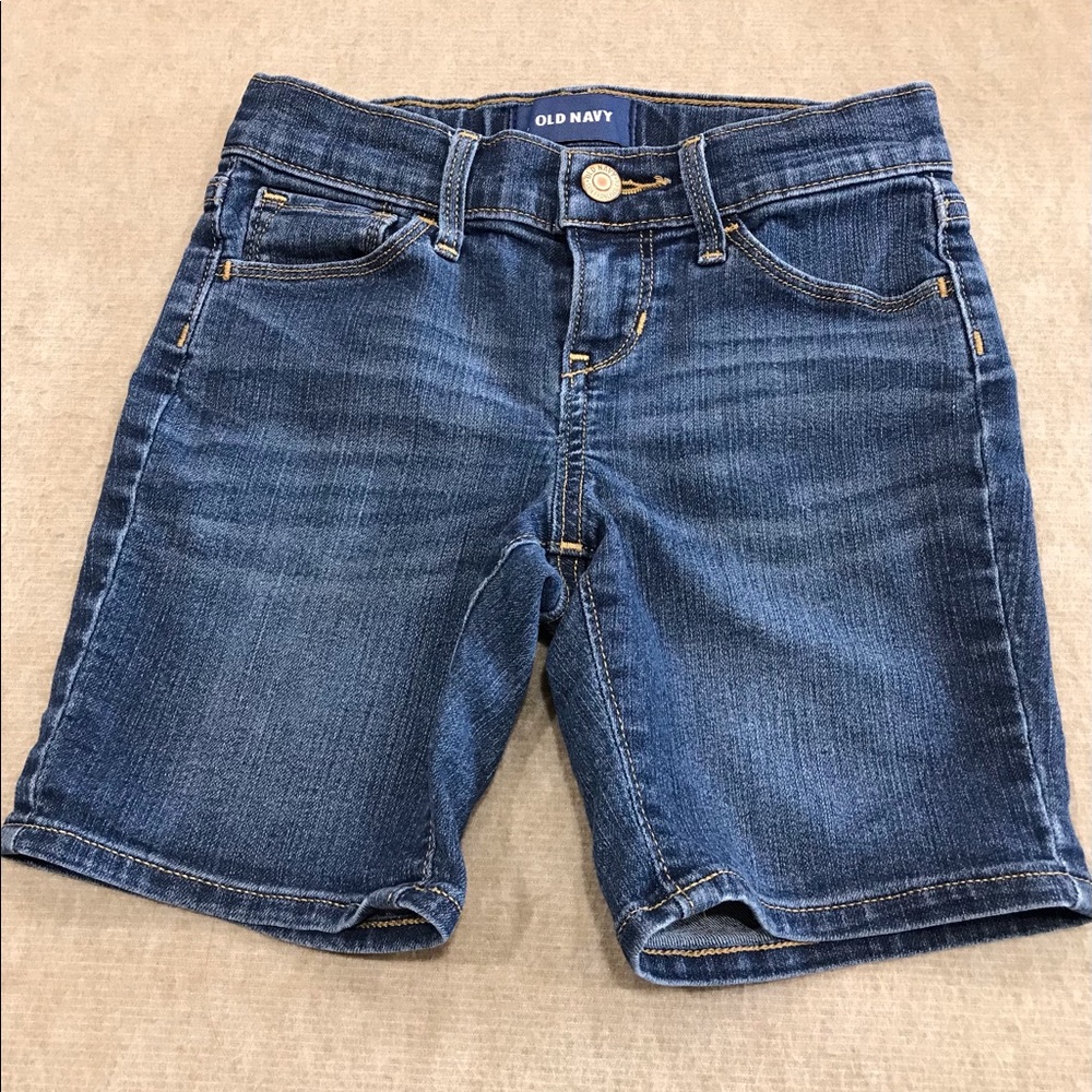 Old Navy Denim Blue Jean Shorts
Small 6 / 7 Regular
78% Cotton 20% Polyester - Picture 3 of 10